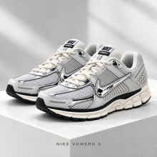 Nike Zoom Vomero 5 Plata